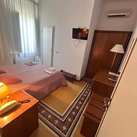 Pina Отель Сенигаллия